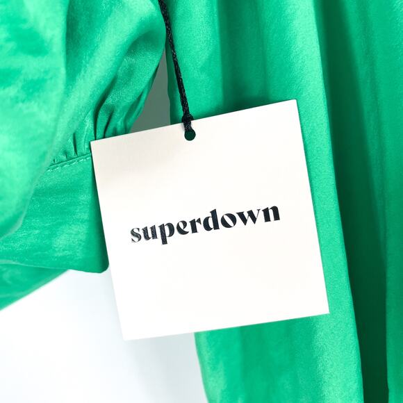 Superdown Reyba Off‎ Shoulder Crop Top Green Satin Keyhole Long Sleeve Sz XS - Picture 9 of 12